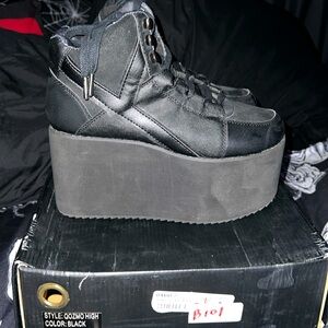 YRU Qozmo High Platforms